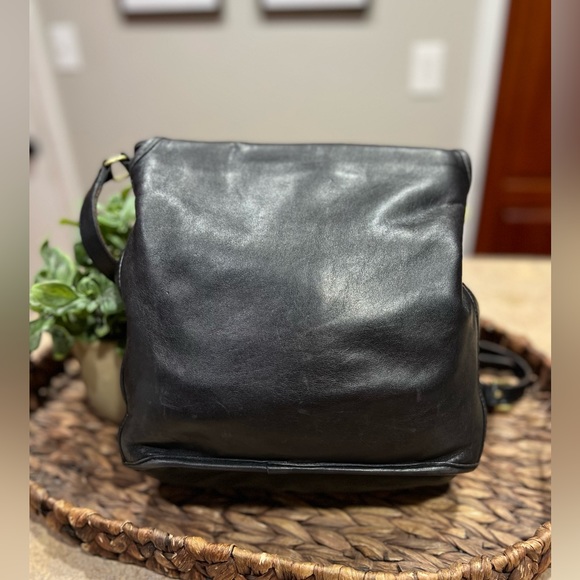 AUTHENTIC Vintage Coach Black Leather Drawstring Shoulder Pouch - 4025 - Picture 5 of 10